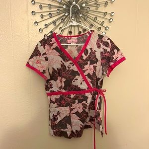 Printed scrub top